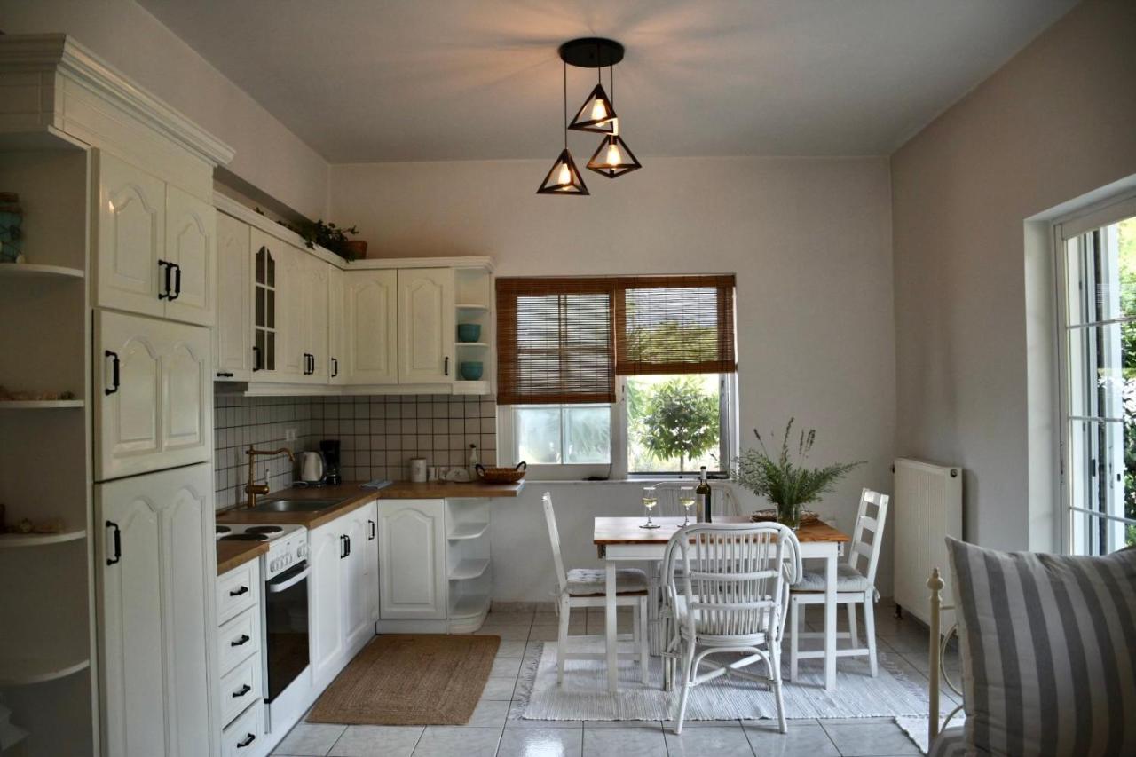 Apartment Beach House Халкида Экстерьер фото